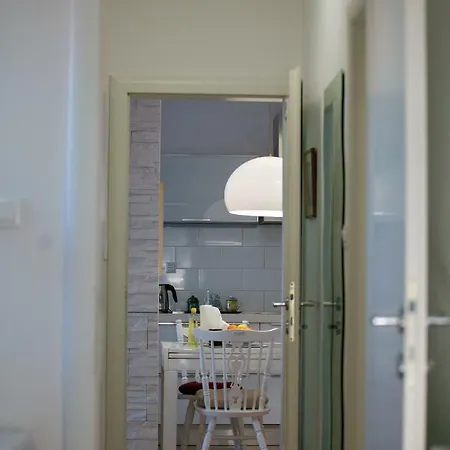 Laurel With Stunning View *