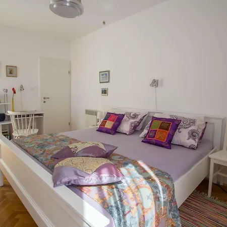 Laurel With Stunning View *